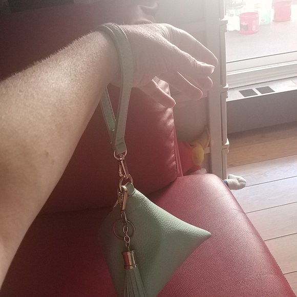 SALE 💜 Pastel Green Pyramid Wristlet Bag - Picture 3 of 8